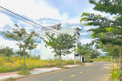 CẦN BÁN LÔ ĐẤT ĐƯỜNG THÔNG PHẠM XUÂN ẨN HƯỚNG ĐÔNG BẮC VỊ TRÍ ĐẸP 0906424427