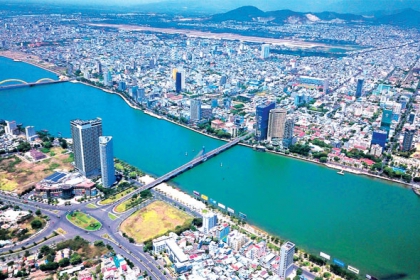 Hàng quán đóng cửa im ỉm, giới kinh doanh 'ngồi trên đống lửa', nhà đầu tư bất ngờ gom đất đón sóng mới.