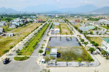 Nhà đầu tư địa ốc đứng ngồi không yên vì thị trường 'đứng hình'