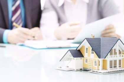 Phải làm gì khi đang bán nhà thì chồng đột ngột qua đời?