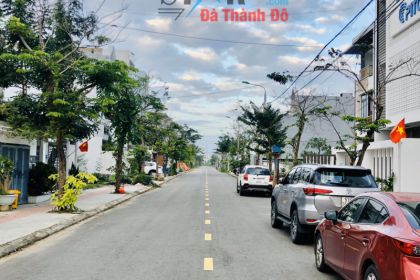 TÔI BÁN LÔ ĐẤT MẶT TIỀN LÊ ĐỈNH- HƯỚNG ĐÔNG- ĐỐI DIỆN CÔNG VIÊN