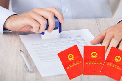 Bố mẹ hứa cho đất nhưng chậm sang tên sổ đỏ có bị phạt không?