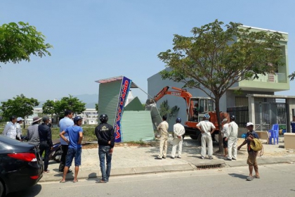 Ra quân tháo dở 200 ki-ốt dựng trái phép để rao bán đất ở Liên Chiểu