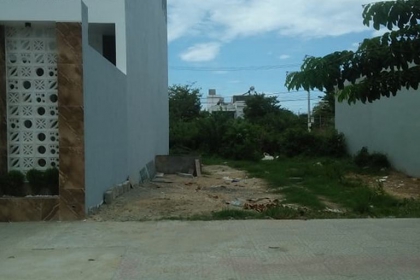 Cần chuyển nhượng Bùi Thiện ngộ B1.90 lô 81 đối diện Biệt Thự , Hòa Xuân - Cẩm Lệ