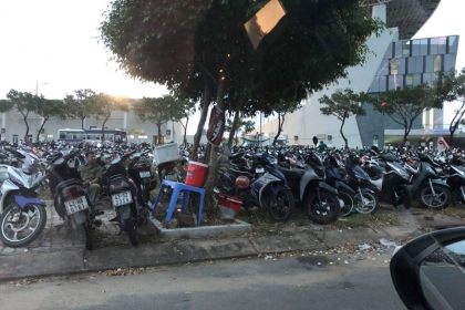 Hòa Xuân. Ngay sân Vận Động. Bán lô đất  đường 7,5 Lư Giang. DT. 125m2.  Vuông vứt ,hướng. TB. sạch , giá bán 3030 . LH 0707093925 LONG. xem đất . nhân cộc.