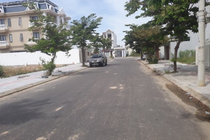 ĐẢO VIP. B1- 12 Lô 5X. hướng TB. Dt 100m2. Đối diện Công Viên. Giá 3650. Lh 0707093925 Long