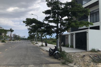 Cần chuyển nhượng lô đất 2 mt đường 10m5 gần sông gần cầu Hòa Xuân b1.133 