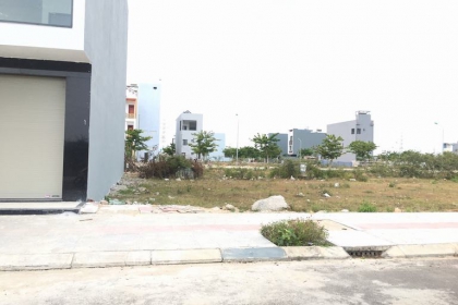 CHÀO BÁN NHANH LÔ ĐẤT ĐƯỜNG 7M5 ĐỐI DIỆN TRƯỜNG ( ĐỐI DIỆN TRƯỜNG ) GẦN CẦU TRUNG LƯƠNG THUỘC KHU SINH THÁI NAM HÒA XUÂN .