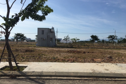 CẦN BÁN LÔ ĐƯỜNG 10M5 KHU NAM HÒA XUÂN LH CHUNG 0934810516.