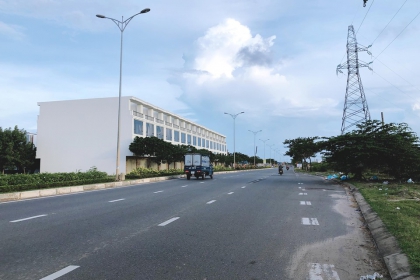 Cần Tiền Bán lô Hòa Quý, sau lưng dãy Shophouse trục Võ Chí Công, Giá xây nhà