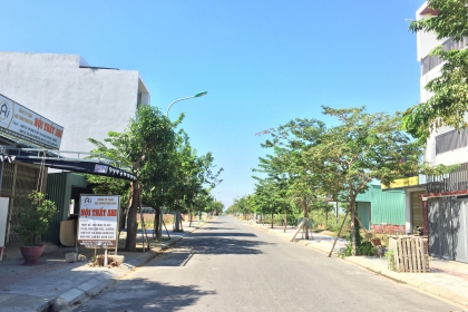 tôi cần bán lô đất đường 7m5,điện âm tay trái sát cầu trung lương