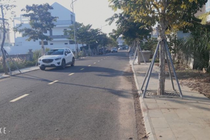 CHÍNH CHỦ BÁN LÔ ĐẤT SÁT BÊN HÀNG DỪA. ĐẢO VÍP B1 -8.