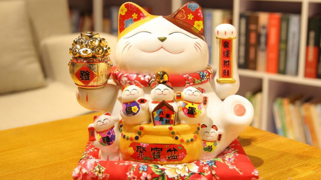 Mèo thần tài đặt tại phòng khách