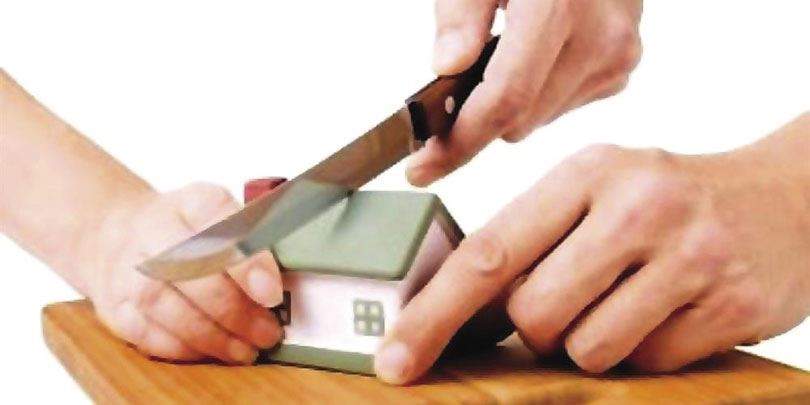 tranh chấp đất đai liên quan đến quyền sử dụng đất 2 bàn tay đang tranh chấp 1 ngôi nhà