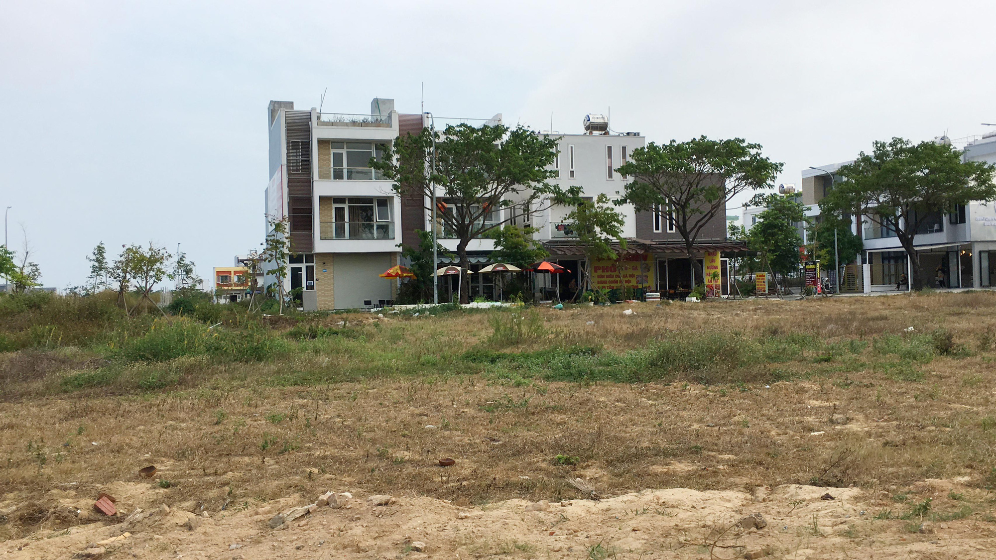 Đất nền phía nam Đà Nẵng giao dịch nhiều nhất 7 tháng qua, chưa ghi nhận nhà đầu tư bán tháo giá sụp hầm - Ảnh 3. Đất nền phía nam Đà Nẵng giao dịch nhiều nhất 7 tháng qua, chưa ghi nhận nhà đầu tư bán tháo giá sụp hầm - Ảnh 3.