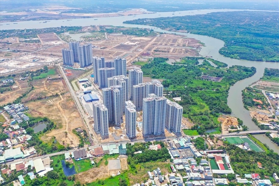 Sức mua trên thị trường bất động sản giảm sút mạnh vì dịch bệnh kéo dài. Ảnh: Quang Duy