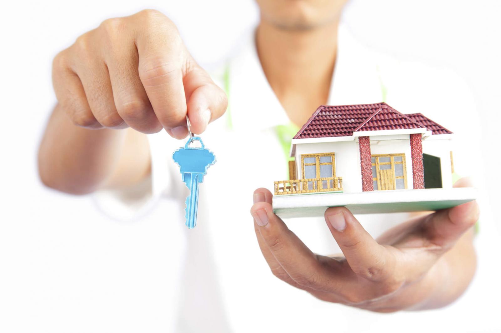 Bạn nên nộp hồ sơ xin sang tên Sổ đỏ ngay khi ký kết hợp đồng mua bán thành công hình minh họa mua bán nhà