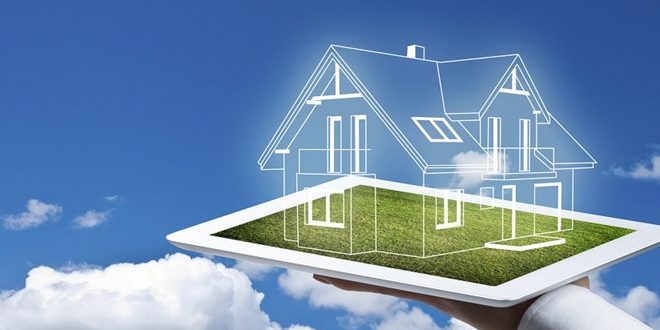 nhà ở hình thành trong tương lai là gì một bàn tay cầm đang đỡ mô hình ngôi nhà, biểu tượng cho ngôi nhà hình thành trong tương lai