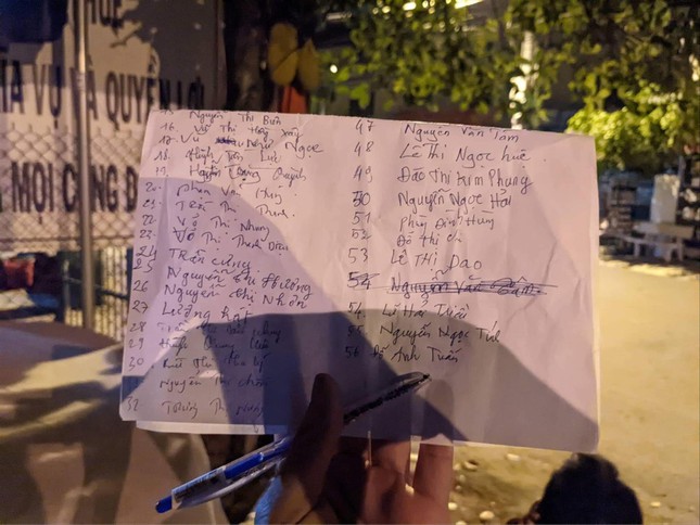 “Vật vờ” từ nửa đêm làm thủ tục đất đai