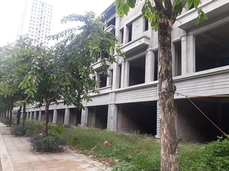 La liệt nhà phố, biệt thự bỏ hoang nhưng giá bán vẫn 