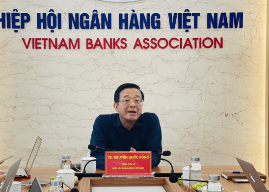Không siết nhưng cẩn trọng với tín dụng bất động sản