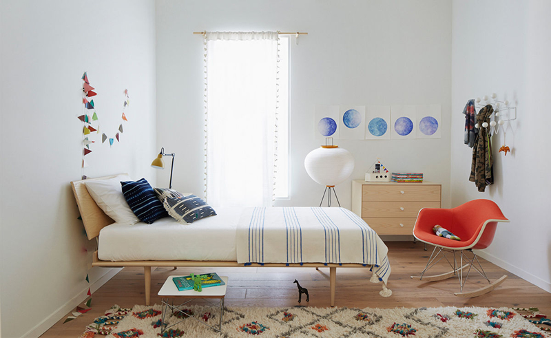 Lấy cảm hứng từ phong cách Retro, mẫu giường vừa hiện đại, vừa đơn giản toát lên vẻ ấm áp, gần gũi. giường ngủ